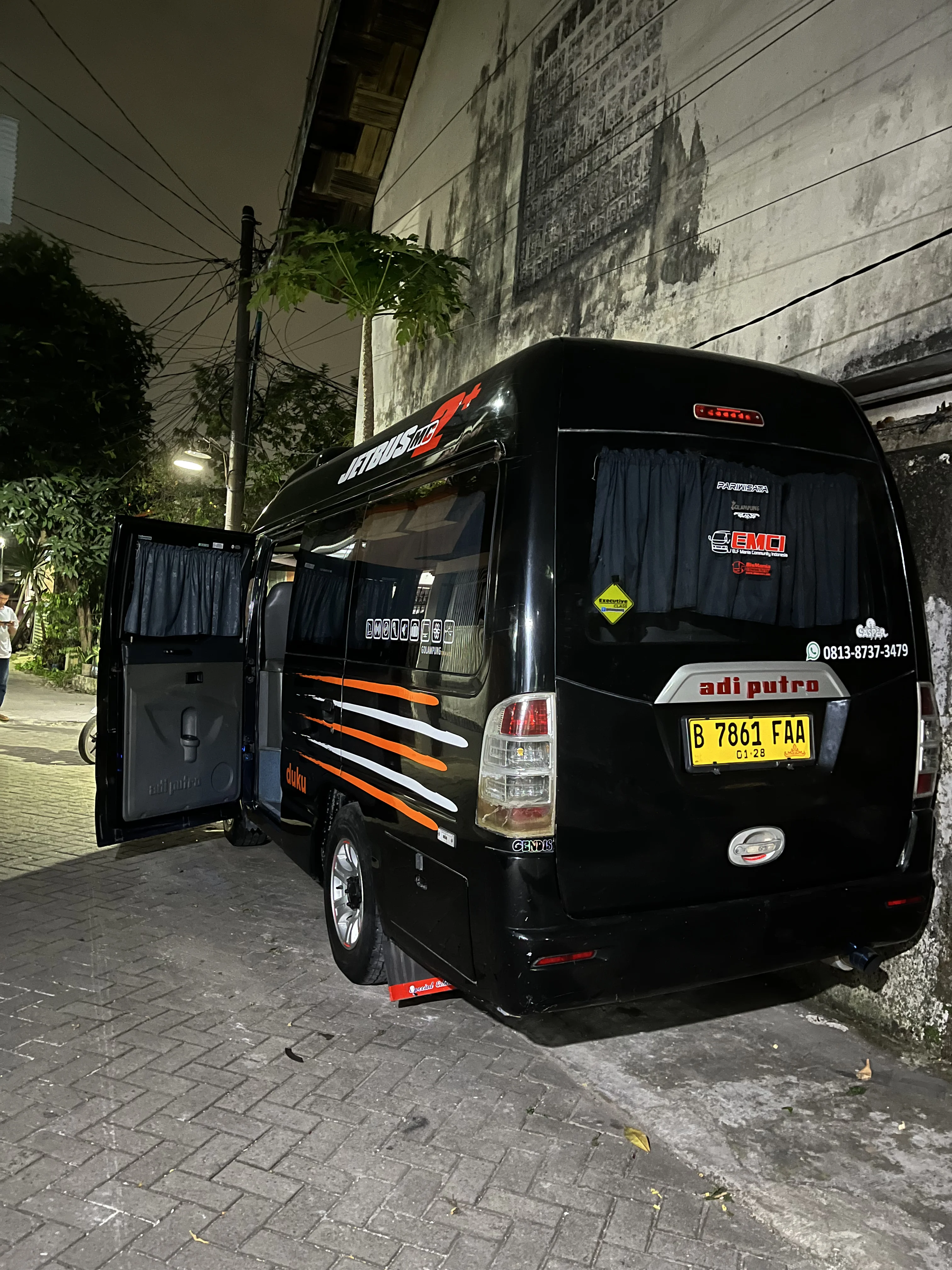 Armada Elf Short Hitam