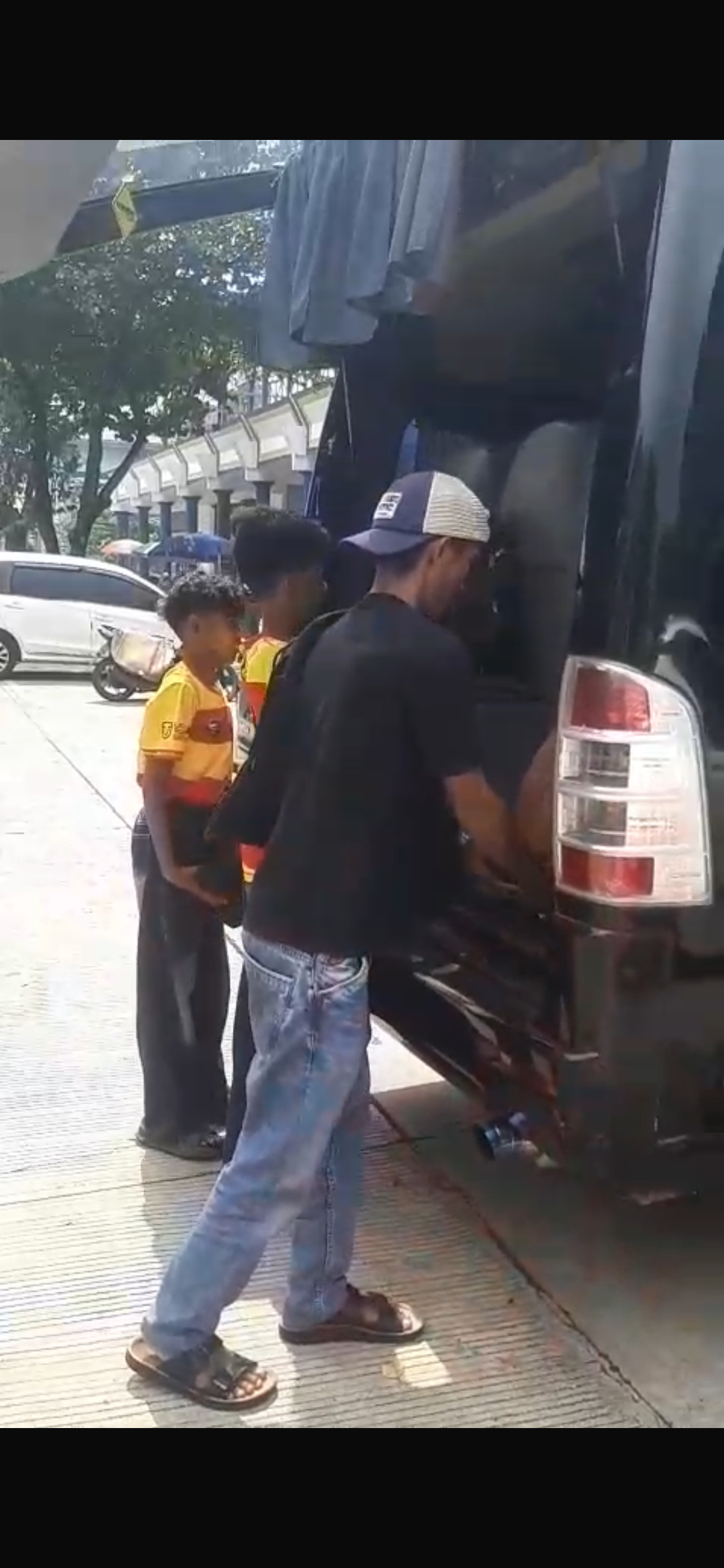 Armada berangkat dari stadiun benteng tangerang