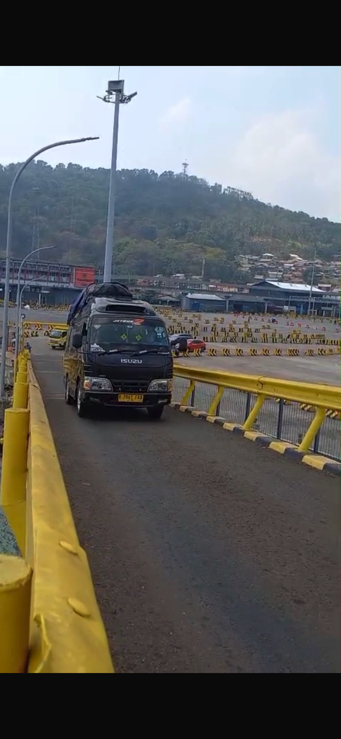 Armada Tiba di Pelabuhan Merak | sewa elf tangerang lubuk linggau